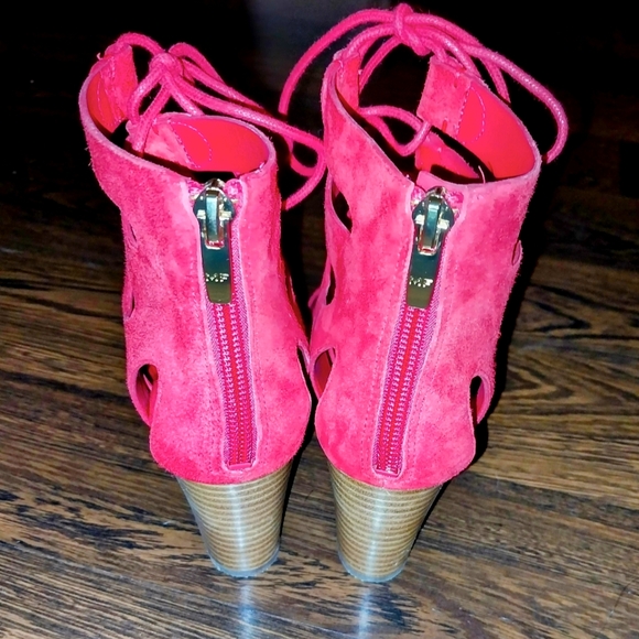 Marc Fisher Red Suede Paradox Gladiator Shoe Heels Size 6 EUC - Picture 5 of 5